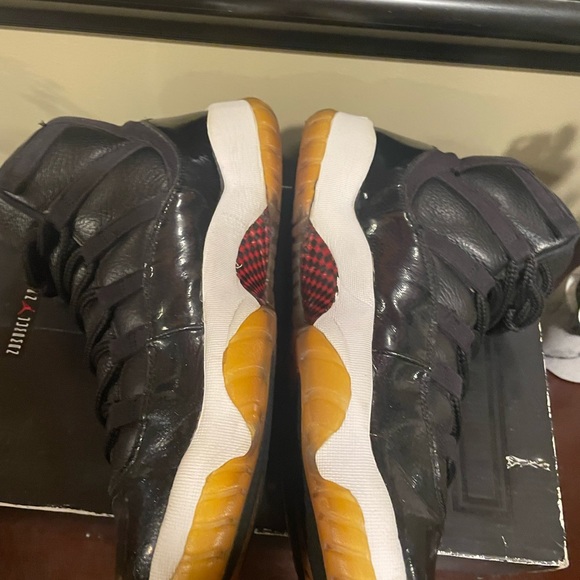 Jordan 11 Retro 72-10 (2015) Size 12 - Picture 4 of 10